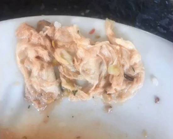 สาวโวยเจอทิชชู่ในขนมจีน 