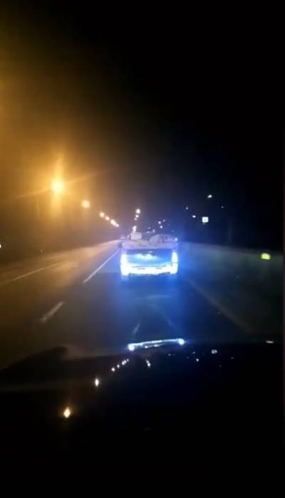 รถกระบะติดไฟท้ายกระพริบ-เปลี่ยนสีได้ 