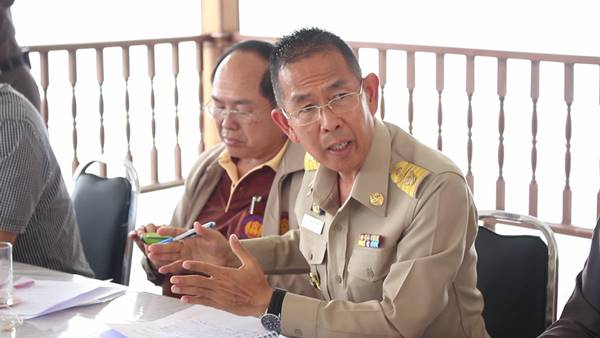 พ่อเมืองราชบุรี ลุยจับไม้กวาดทำความสะอาดรอบศาลากลาง-นำประชาชนออกกำลังกาย