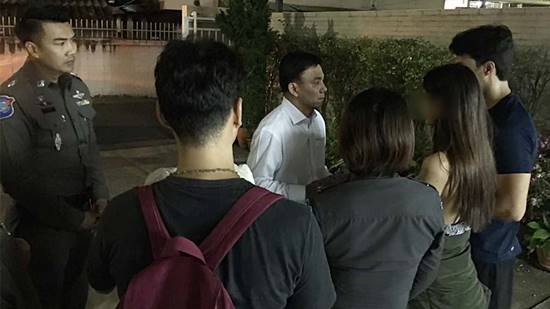 ปลัดท่องเที่ยวฯ มอบเงินเยียวยา 2 หมื่น สาวบราซิล เหยื่อกามโชเฟอร์แท็กซี่ 