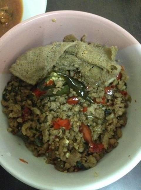 แทบพุ่ง ! สาวซื้อผัดกะเพราเมนูโปรด 