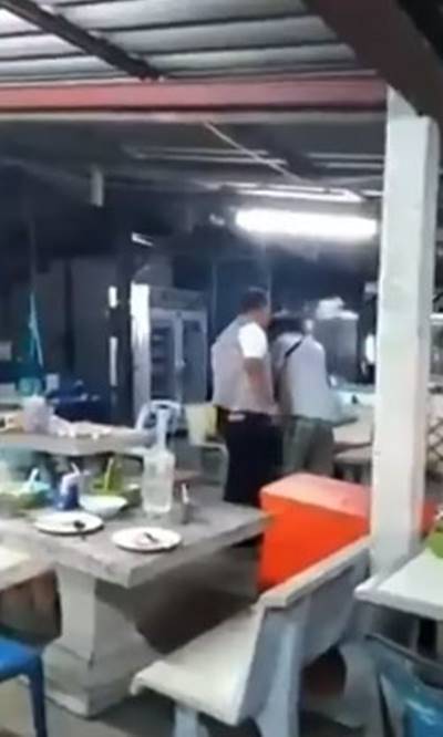 หนุ่มอาสาสมัครตื้บกะเทย