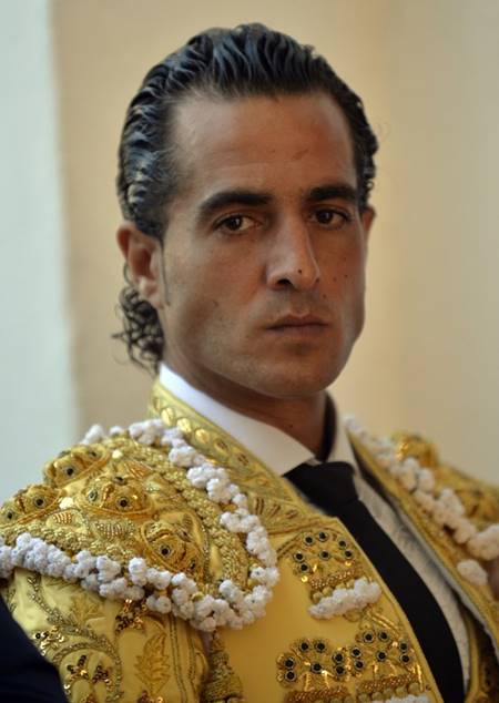 มาทาดอร์ชื่อดังถูกกระทิงขวิดขณะโชว์