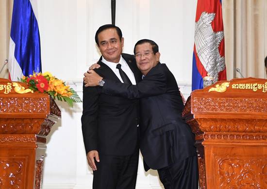 ฮุน เซน โผกอด บิ๊กตู่