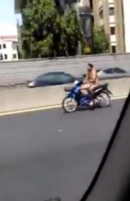 หนุ่มล่อนจ้อนแว้นขึ้นทางด่วน 