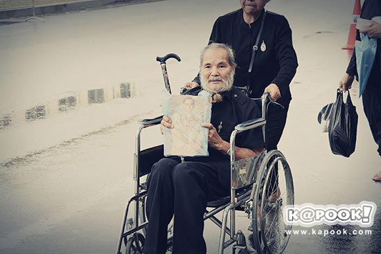 กราบพระบรมศพ