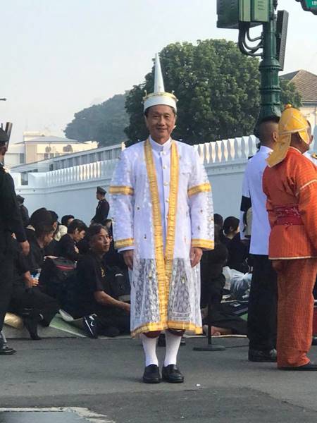 เผยเรื่องสุดตื้นตัน นพ.ประสิทธิ์ ขอเป็น 2 มือ แทนคนไทย 68 ล้านคู่ ประคอลพระบรมโกศ