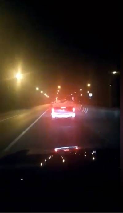 รถกระบะติดไฟท้ายกระพริบ-เปลี่ยนสีได้ 