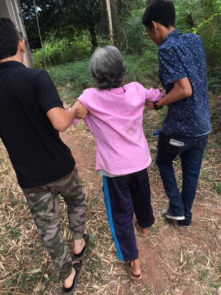 วอนช่วยคุณยายผู้โดดเดี่ยว นอนคนเดียวใต้ถุนบ้าน-ร้องไห้ทุกคืน