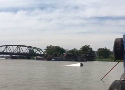 เรือบรรทุกเสากังหันลมยักษ์