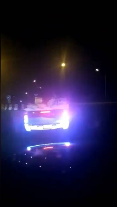 รถกระบะติดไฟท้ายกระพริบ-เปลี่ยนสีได้ 