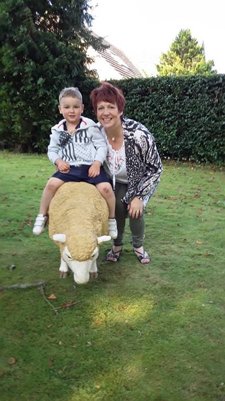 สุดสะเทือนใจ เด็กชาย 3 ขวบอยู่ลำพังในบ้านกับศพแม่ 2 วัน บอกผมปลุกแม่ไม่ตื่น