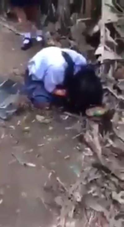 คลิปนักเรียนหญิง รุมตบ 3 ต่อ 1