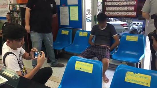 หนุ่มล่อนจ้อนแว้นขึ้นทางด่วน 