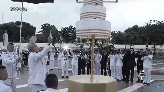 ร.10 โปรดเกล้าฯ ผู้แทนพระองค์ ยกพระนพปฎลมหาเศวตฉัตร พระเมรุมาศจำลอง