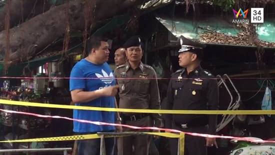 แตกตื่นทั้งตลาดคลองเตย ! พ่อค้าต้มเลือดหมู รัวกระสุนใส่ร้านไก่สด เหตุไปทวงชามคืน