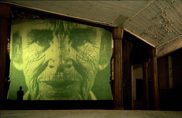 ศิลปินชาวอังกฤษรังสรรค์งานศิลปะชวนทึ่ง