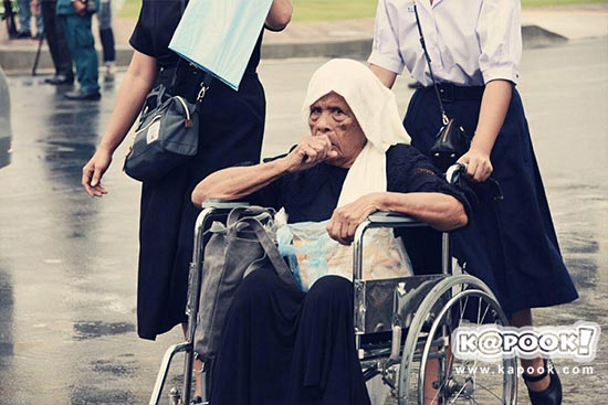 กราบพระบรมศพ