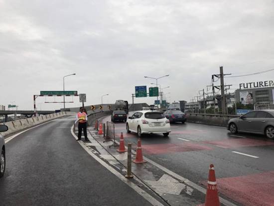 ปิดสะพานเข้าห้างฟิวเจอร์พาร์ค รังสิต