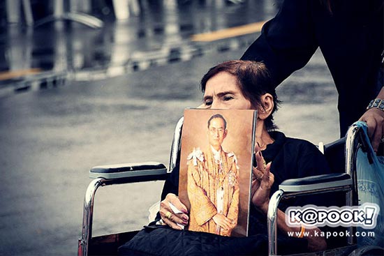 กราบพระบรมศพ