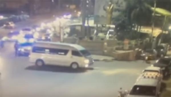 ป้องกันตัว หรือขาดสติ ? ชอตต่อชอต...แกะคลิปเหตุการณ์วิศวกรยิงโจ๋ดับ 