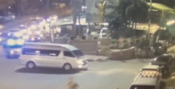 ป้องกันตัว หรือขาดสติ ? ชอตต่อชอต...แกะคลิปเหตุการณ์วิศวกรยิงโจ๋ดับ 