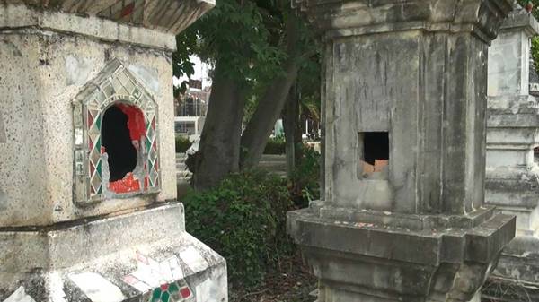 ของคนตายก็เอา ! โจรใจบาปทุบเจดีย์บรรจุอัฐิ