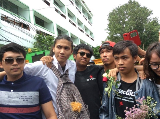 นักศึกษาชุมนุมหน้าหอศิลป์ อ่านแถลงการณ์ ยันไม่มอบตัว เล็งฟ้องกลับ