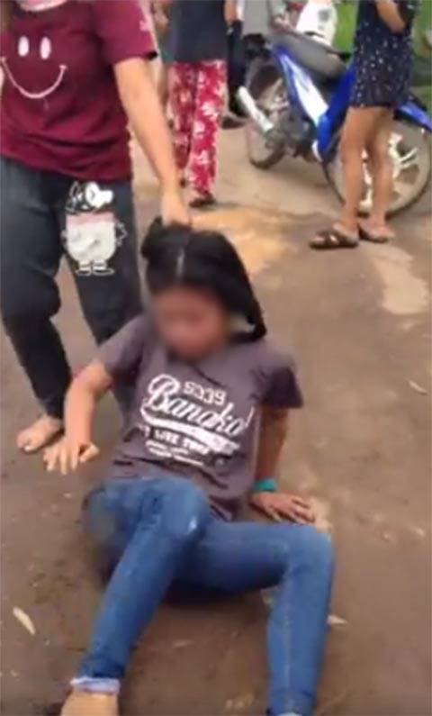 กะเทยยกพวกรุมจิกหัวตบผู้หญิง