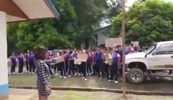 นักเรียนประท้วง