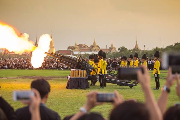 ไขข้อสงสัย การยิงสลุต พระราชพิธี กระสุนปืนใหญ่จะตกที่ไหน