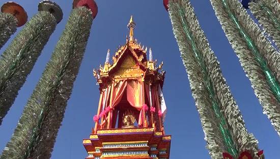 ชาวเชียงใหม่ ทำต้นเงินยักษ์มูลค่ากว่า 10 ล้าน ทอดกฐินวัดดัง