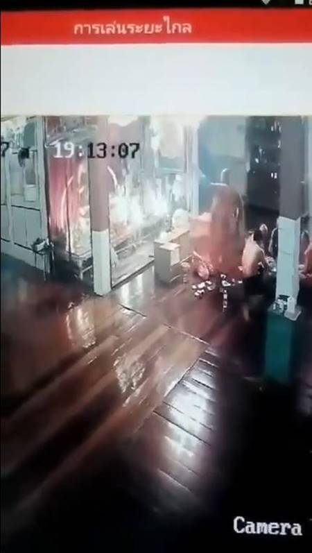 ผู้ช่วยเจ้าอาวาสเตะพระอีกรูปเกือบสลบ 