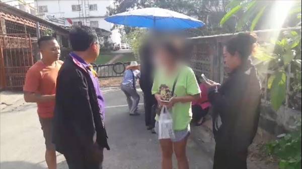 ไร้เงาญาติช่วยเหลือพ่อเด็กไลฟ์สดแม่มีเซ็กส์กับลูก 3 ขวบ