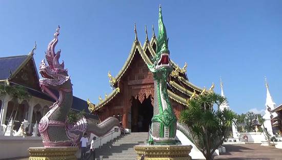 ชาวเชียงใหม่ ทำต้นเงินยักษ์มูลค่ากว่า 10 ล้าน ทอดกฐินวัดดัง