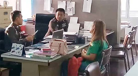 ผัวเก่าโหด บุกสาดน้ำมันเบนซินเมียเก่าในปั๊ม