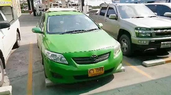 ผัวเก่าโหด บุกสาดน้ำมันเบนซินเมียเก่าในปั๊ม