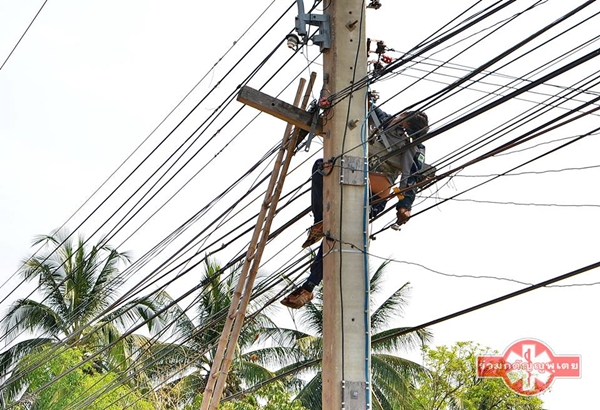   สลด ช่างเดินสายโทรศัพท์ถูกไฟดูด ดับคาเสาไฟฟ้า 