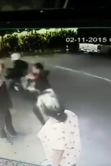  โจรกระชากกระเป๋าแม่อุ้มลูกทารก 