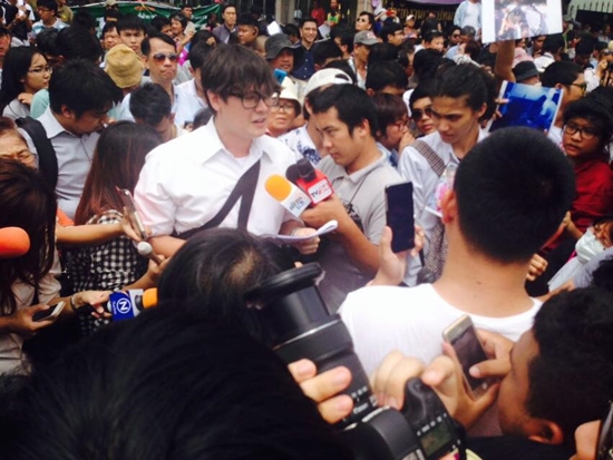 นักศึกษาชุมนุมหน้าหอศิลป์ อ่านแถลงการณ์ ยันไม่มอบตัว เล็งฟ้องกลับ