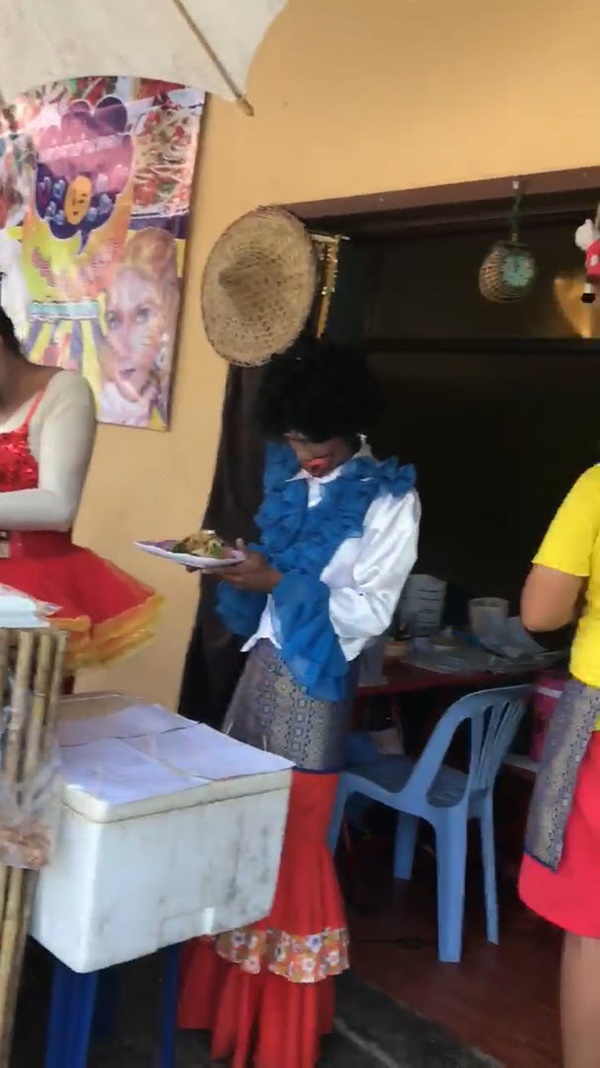 แซ่บกว่าส้มตำก็แม่ค้านี่แหละ 