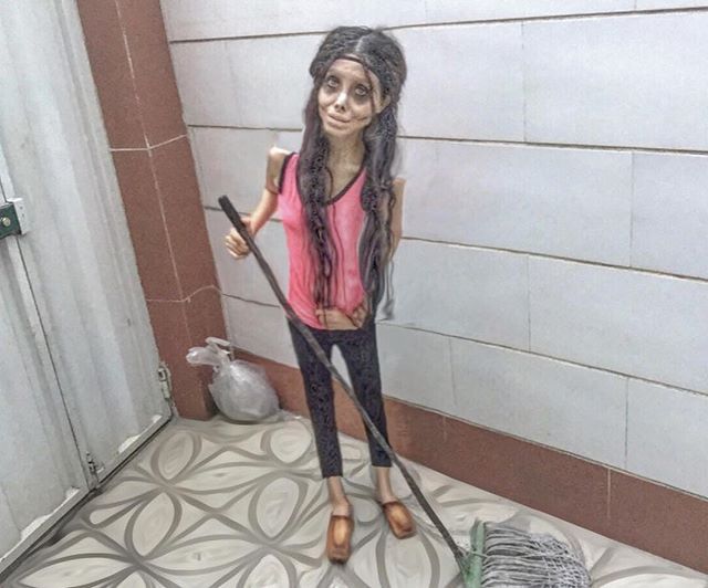 สาวอิหร่านทำหน้าเหมือนหน้าซอมบี้ 