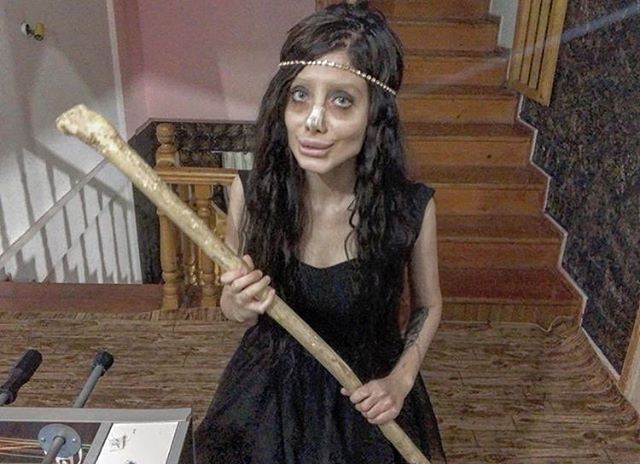 สาวอิหร่านทำหน้าเหมือนหน้าซอมบี้ 