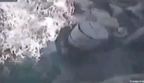 อุทาหรณ์คนชอบเดินเล่นมือถือ พลาดเดินเตะถังทำแก๊สรั่วติดไฟหวิดดับ