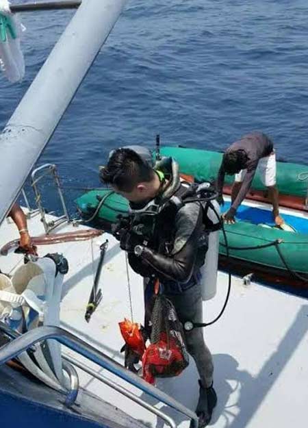 พบเรือทัวร์พานักท่องเที่ยวจับปลาเขตหมู่เกาะสิมิลัน ใช้ปืนยิงปลา-จับกุ้งมังกร