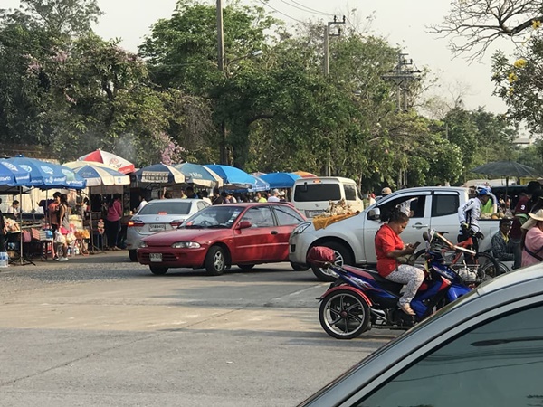 ป้าทุบรถ