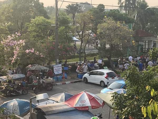 ป้าทุบรถ