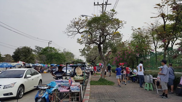 ป้าทุบรถ