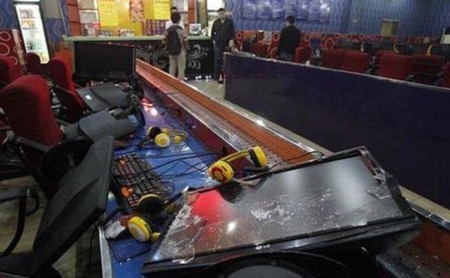 พ่อจีนบุกถล่มร้านเน็ตยับ โมโหลูกชายติดเกม