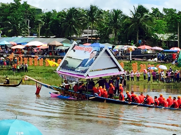  เรือยาวพุ่งเสียบโป๊ะกรรมการแตกกระจาย